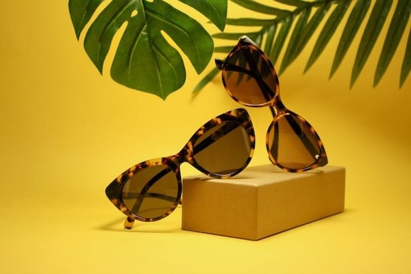Quels accessoires sont indispensables pour compléter une tenue élégante ?